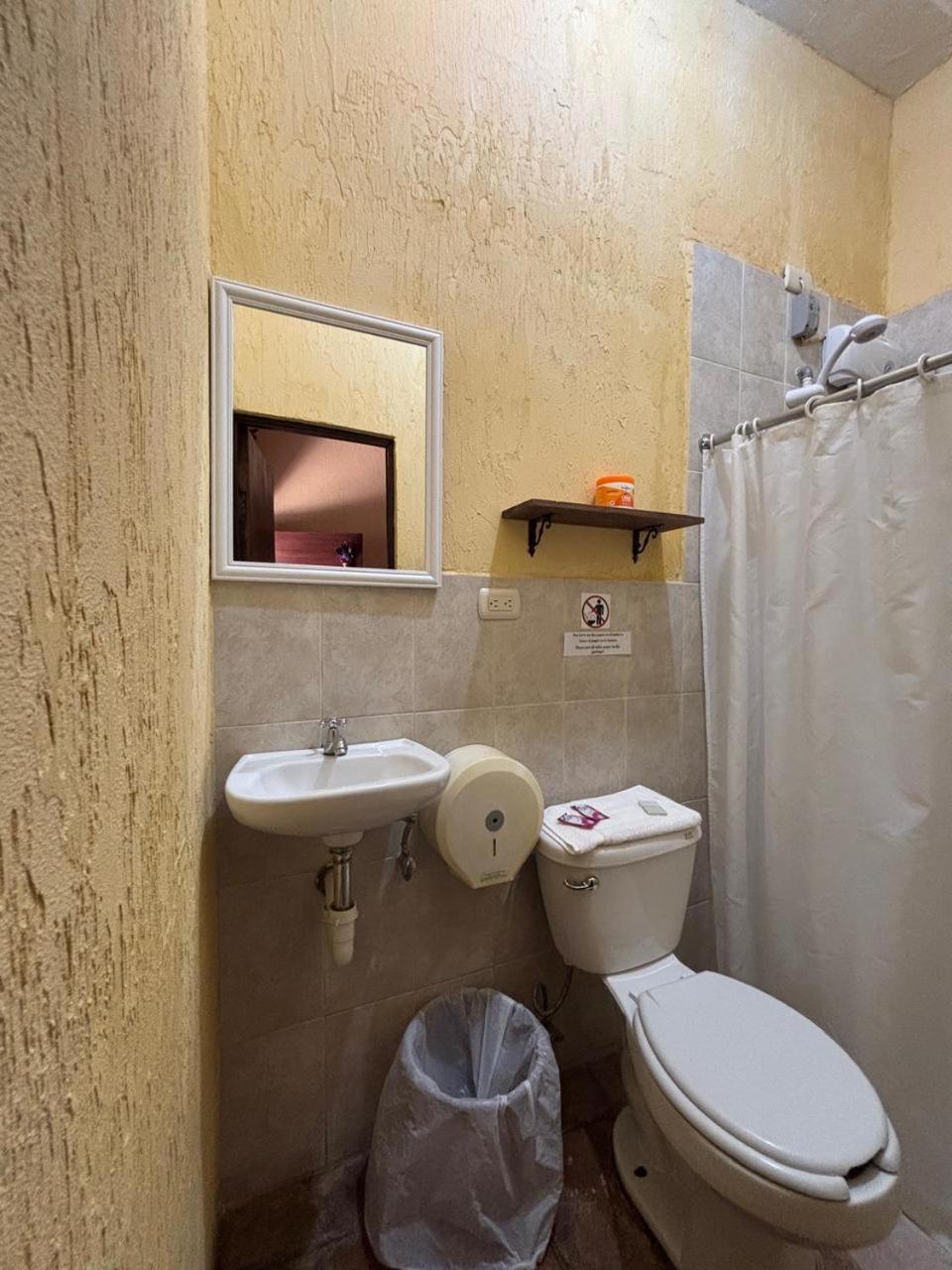 Hotel Chilero Y Cafe Антигуа-Гватемала Экстерьер фото